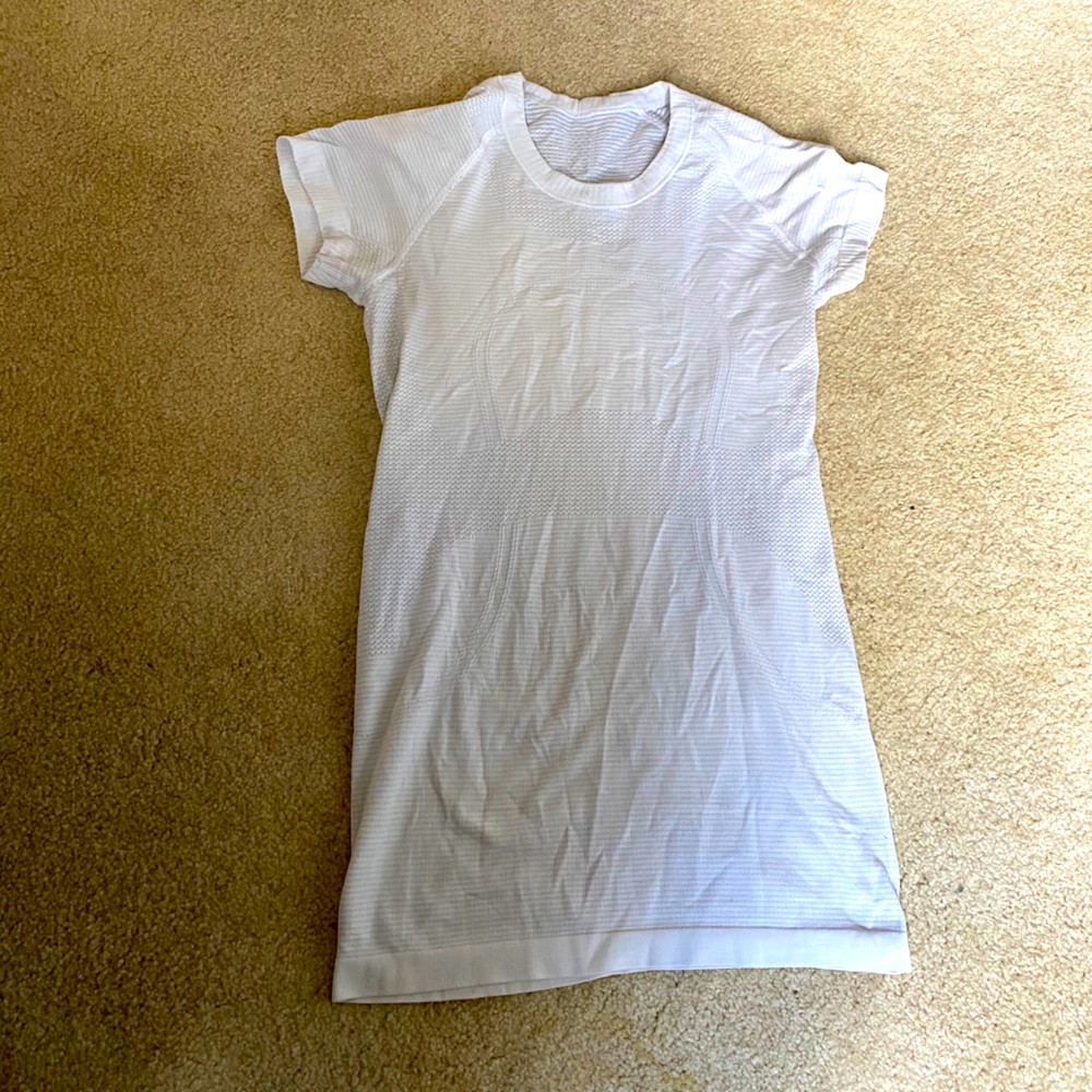 Lululemon swiftly tech short sleeve